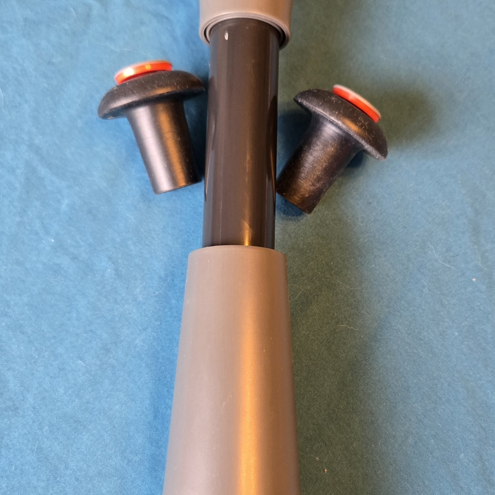 Wine Pump And 2 Stoppers